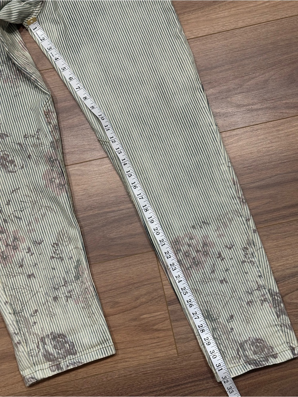 NEW Pilcro The Wanderer Mid-Rise Relaxed-Leg Jeans Stripe with Floral Accent 28T - Picture 15 of 16